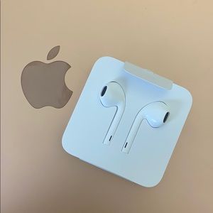 Brand New Apple Earpods With Lightning Connector